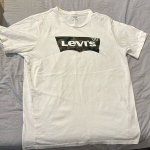 NWOT Levi’s t shirt